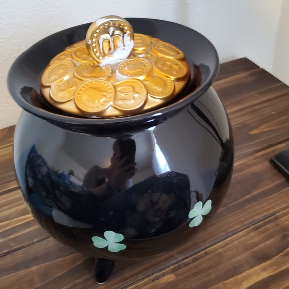 Marcus Notley Pot of Gold Irish Footed Cookie Jar Shamrock Clover Coin Lid 2008 - Picture 1 of 8